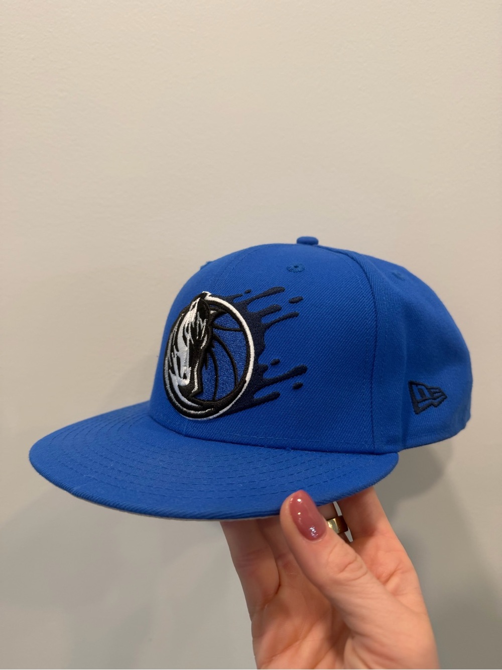 NEVER WORN New Era Royal Blue Dallas Mavericks Logo Snapback Hat 7 3/4